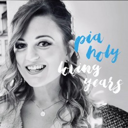 Loving Years / Pia Holy